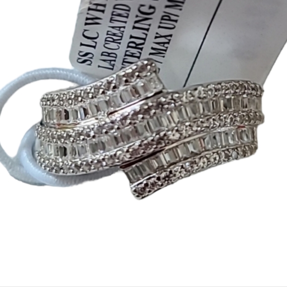 BEAUTIFUL STERLING SILVER WHITE SAPPHIRE RING SIZE 7 - Picture 2 of 8